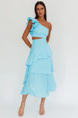 Vestido maxi azul Deanna con un solo hombro y volantes