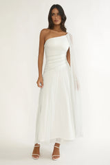 Vestido longo drapeado de um ombro Zorina prateado