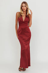 Italia Azure Vestido Maxi Halter con Pliegues en el Cuerpo Color Vino