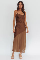 Vestido Largo Gilded Dream de Chiffon con Dobladillo Chocolate