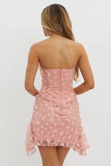 Mini vestido sin tirantes Lacynda adornado, rosa
