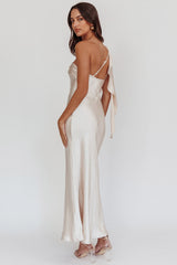 Vestido Longo Carmel com Faixa e Um Ombro Só Champagne