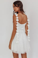 Minivestido blanco con tirantes florales "Sueño de cuento de hadas"