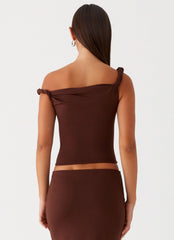 Top de hombros retorcidos Solace Soul - Chocolate