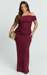 Caterina Maxi - Vestido de malla fruncido con hombros descubiertos en color vino