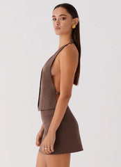 Top de chaleco con cuello halter Sarah - Chocolate