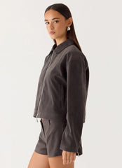 Chaqueta Austina Faux Suede Cuadrada - Gris Bronceado