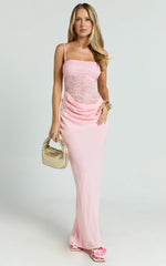 Vestido largo Rania - Vestido de encaje en contraste con bustier, cuello drapeado y cintura baja en color rosa