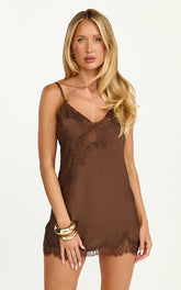 Top Ava - Camiseta lencera larga con ribete de encaje en color Chocolate