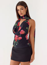Quiero un top sin tirantes y con escote halter - Midnight Bloom