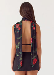 Quiero un top sin tirantes y con escote halter - Midnight Bloom