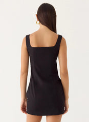 Mini vestido entallado con tirantes finos - Negro