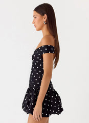 Minivestido con hombros descubiertos romance infinito - lunares negros