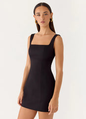 Mini vestido entallado con tirantes finos - Negro