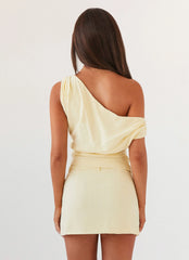 Top Marissa de lino con un solo hombro - Amarillo