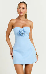 Minivestido Odelle – Vestido Floral 3D com Recortes e Barra Tulipa em Azul