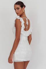 Minivestido Branco com Busto Franzido e Babados Doce Sábado