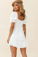 Vestido Hayden de manga farol con bordado de ojetes, color blanco