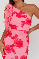 Vestido maxi Deanna con un hombro y volantes rosa floral