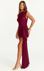 Minivestido Baylee - Vestido Bodycon de Um Ombro Só com Drapeado na Cor Vinho