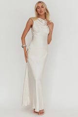 Vestido longo Cheers To You com decote degagê Oyster