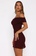 Minivestido con hombros descubiertos Got The Talent color borgoña