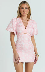 Minivestido Diana - Vestido jacquard de manga corta con aberturas en rosa claro