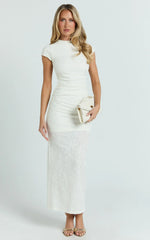 Vestido Maxi Kayrene - Vestido jacquard de manga corta en color crema