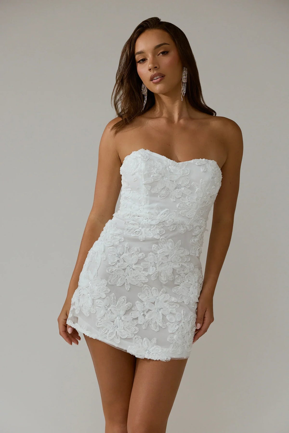Minivestido con flores adornadas In Paris en blanco