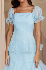 Vestido midi azul Delwynn con mangas abullonadas y capas
