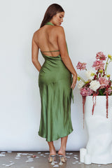 Vestido midi italiano con cuello anudado color oliva