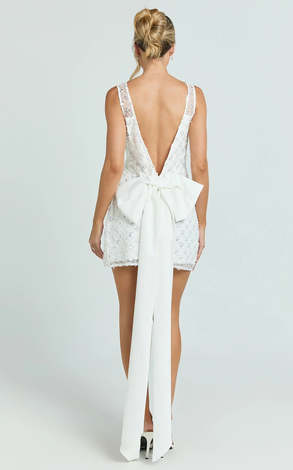 Minivestido Gianna - Vestido recto de cuello alto en marfil