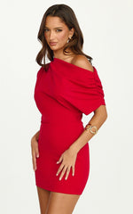 Minivestido Nalfie - Vestido Drapeado de Malha com Ombro Caído na cor Vermelha