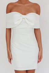 Vestido Mini Branco Ombro a Ombro com Laço Sweet Caroline