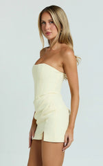Minivestido Avery - Vestido drapeado con corsé palabra de honor en color limón