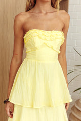 Vestido largo sin tirantes con volantes Top It Off Mantequilla