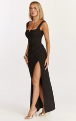 Vestido longo Thelma - Vestido tubinho de decote quadrado na cor preta