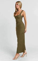 Vestido midi Benita - Vestido entallado fruncido con cuello redondo en color oliva
