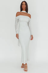 Vestido largo con mangas largas y hombros descubiertos Flutters - Blanco