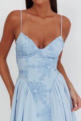 Vestido largo Seraphine con adornos florales, azul