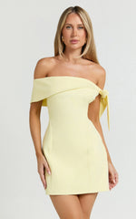 Minivestido Cecilia - Vestido con detalle de lazo escote barco en color limón