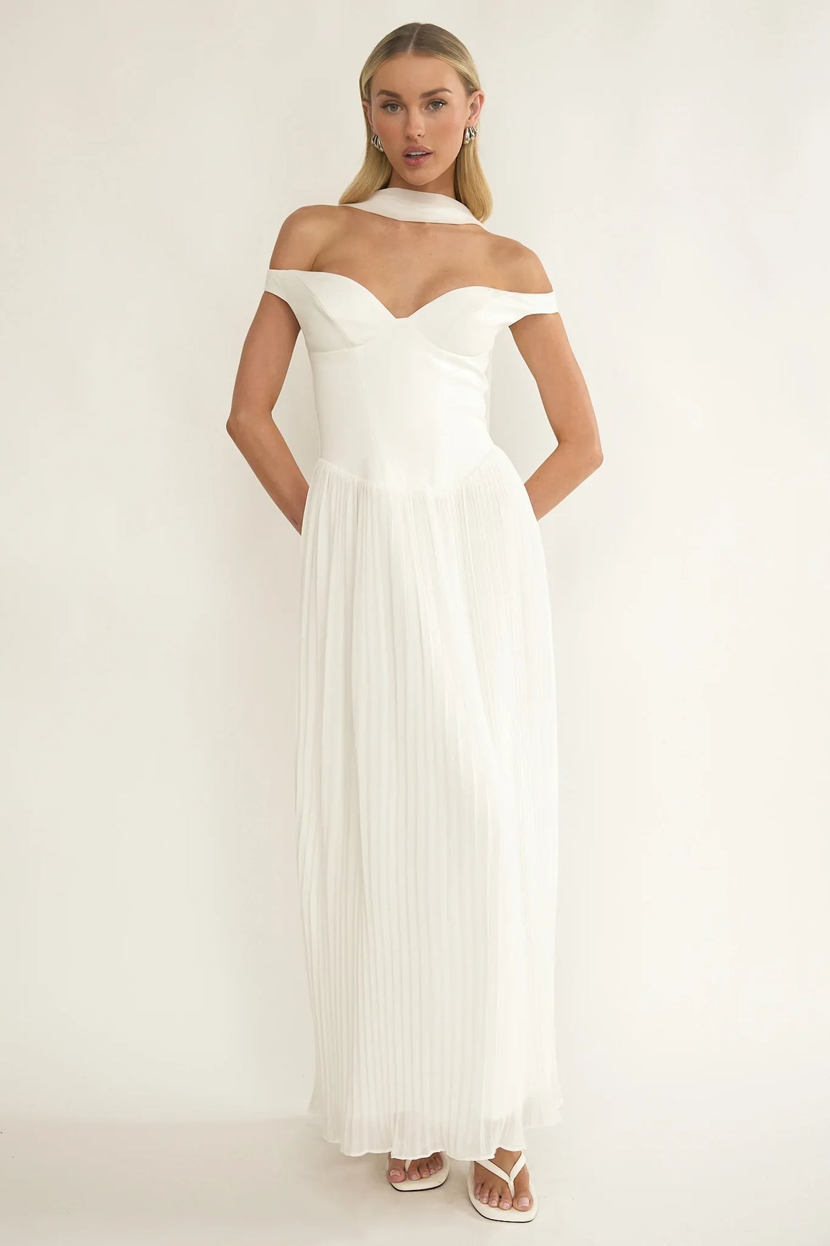 Vestido longo plissado ombro a ombro Quinnae branco