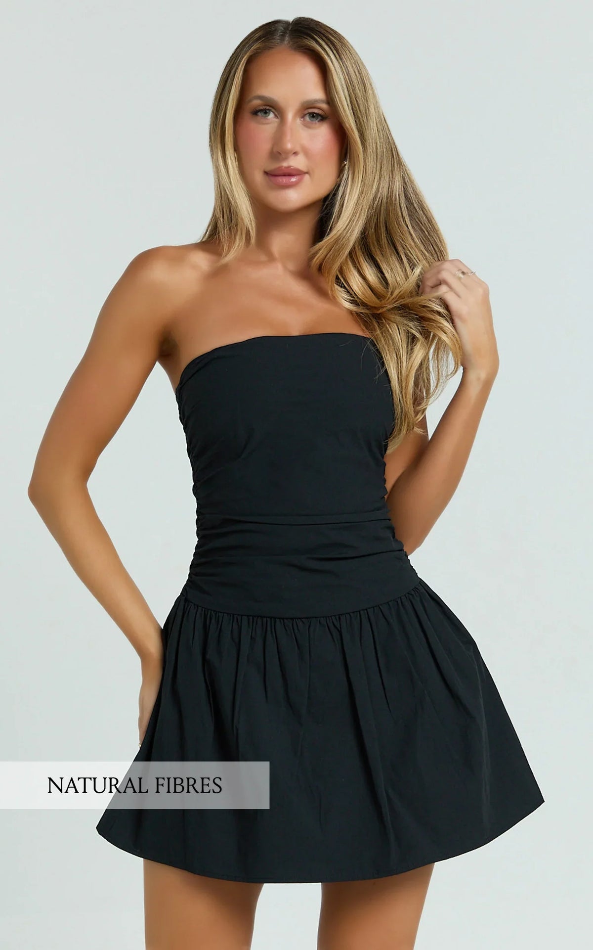 Minivestido Donatella – Vestido Tomara que Caia com Cintura Baixa na Cor Preta