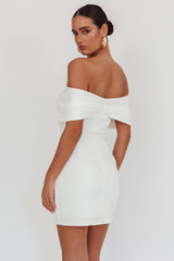 Vestido Mini Branco Ombro a Ombro com Laço Sweet Caroline