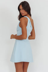 Vestido mini azul con un solo hombro y nudo retorcido Lingering Love