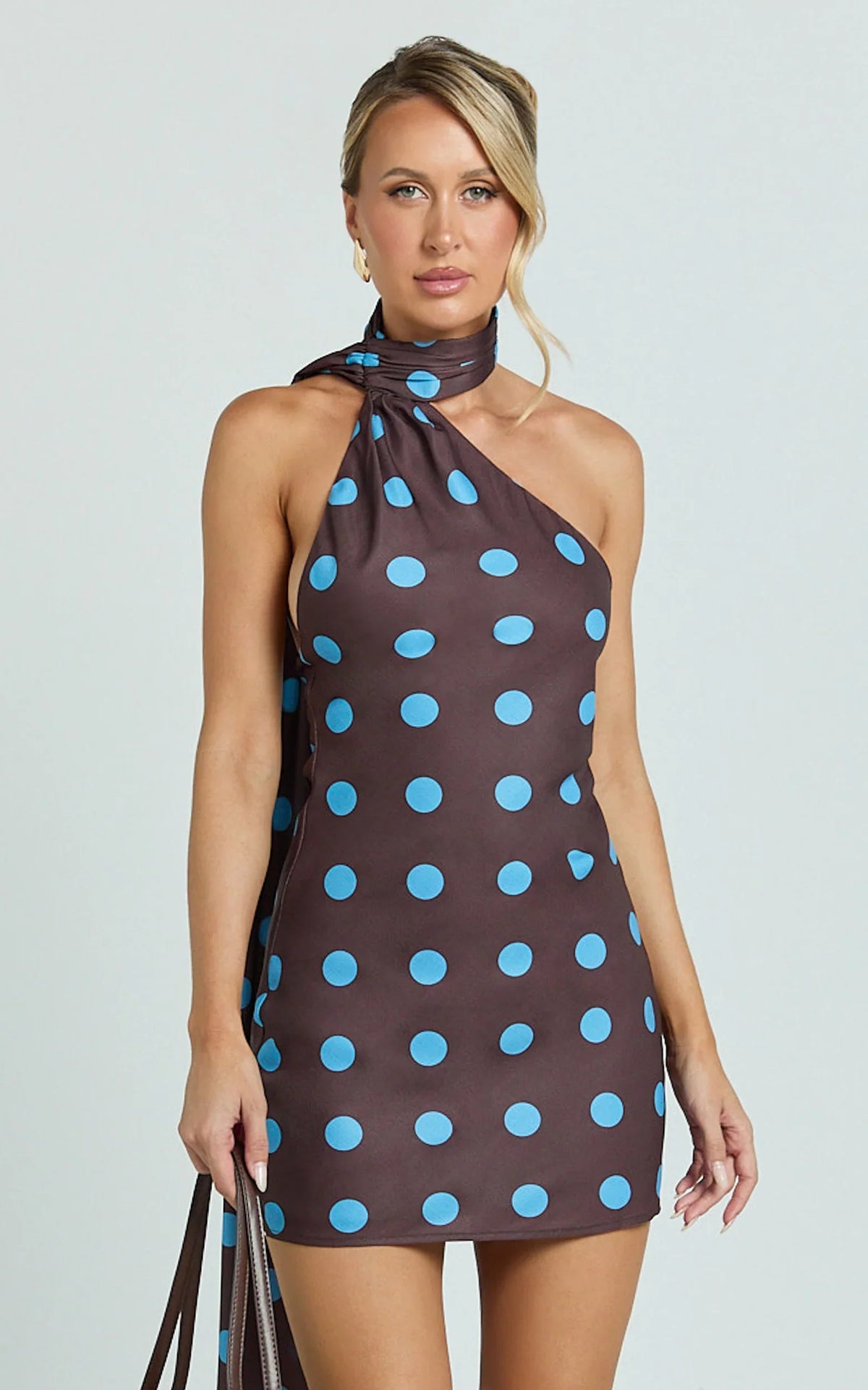 Vestido Mini Maddox - Vestido Slip com Gola Lenço e Amarração Baixa nas Costas com Estampa de Poás