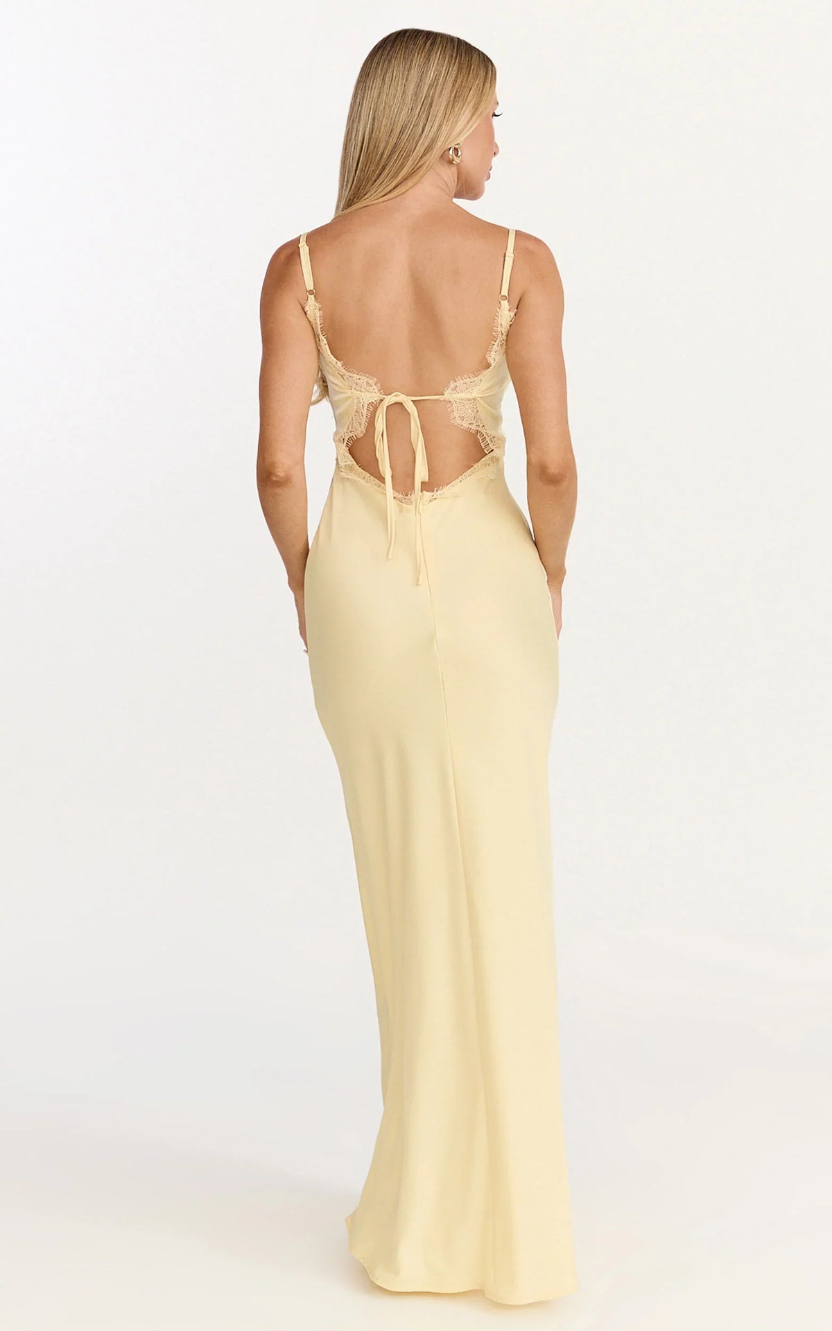 Vestido longo Kyra - Vestido de cetim com busto de renda e amarração nas costas em amarelo-limão