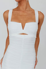 Vestido maxi blanco de cola de pez fruncido Nadia