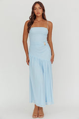 Vestido maxi con aberturas y cintura caída de Azure Sun azul claro