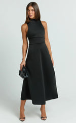 Vestido Midi Macy - Vestido Acampanado de Cuello Alto en Negro